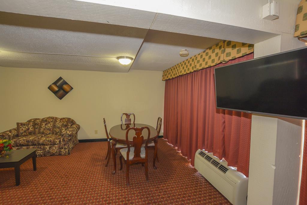 Hotel Super 8 By Wyndham Norman Exterior foto